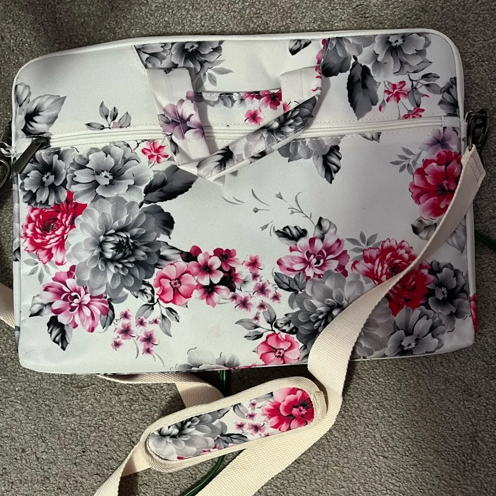 Floral 15 inch laptop carry case with detachable strap.